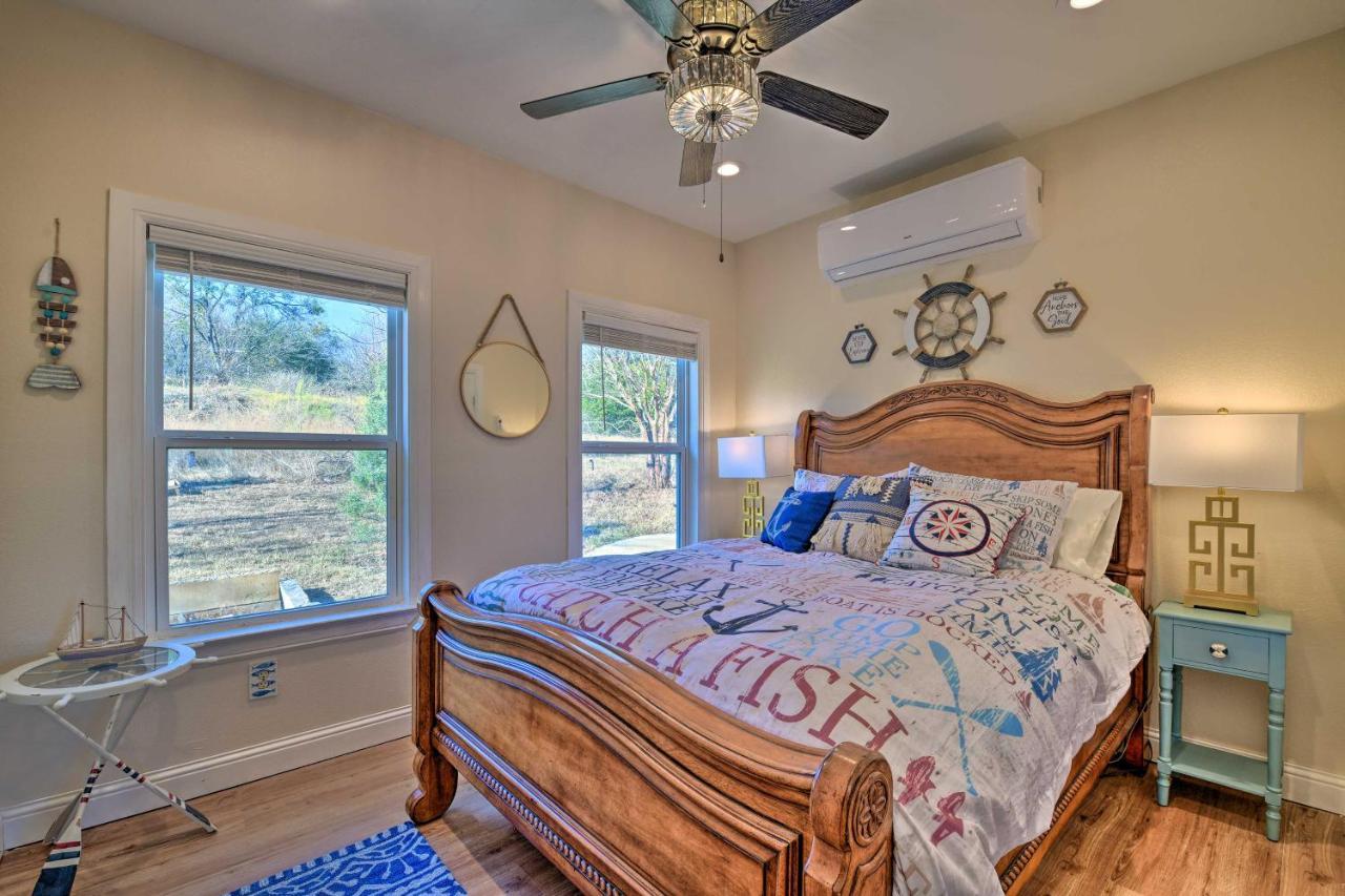 Charming Lake Creek Cabin With Pool Access And Decks Granbury Dış mekan fotoğraf