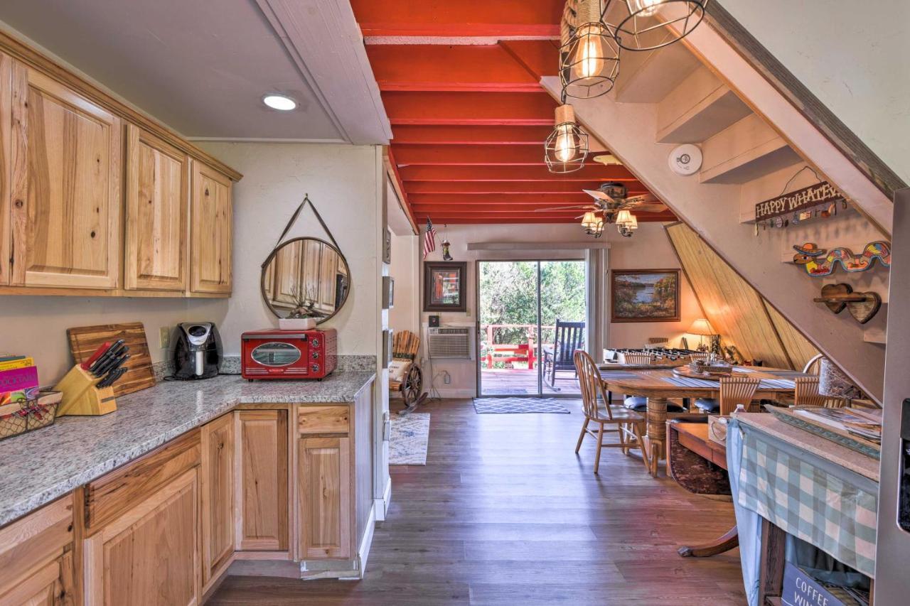Charming Lake Creek Cabin With Pool Access And Decks Granbury Dış mekan fotoğraf