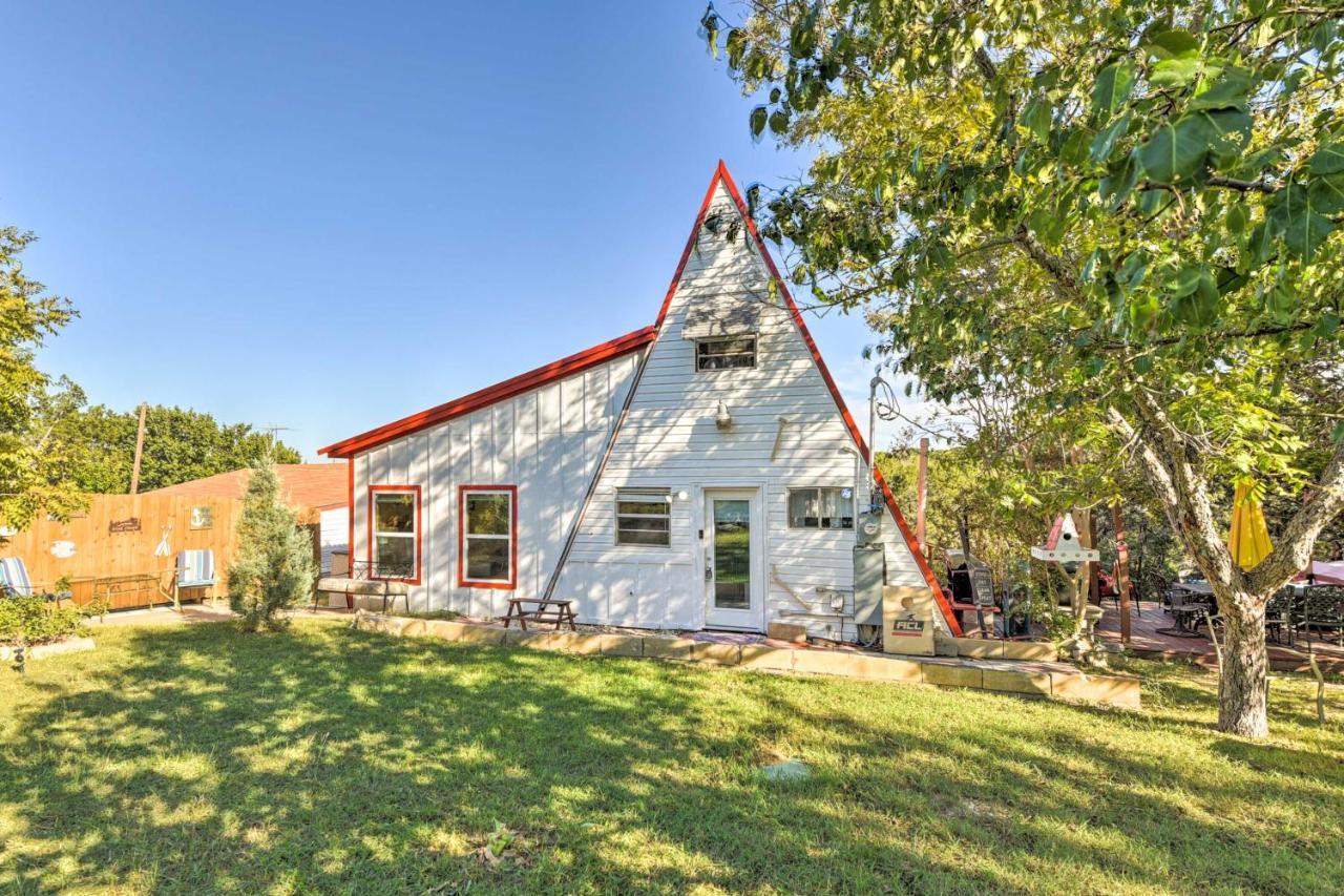 Charming Lake Creek Cabin With Pool Access And Decks Granbury Dış mekan fotoğraf